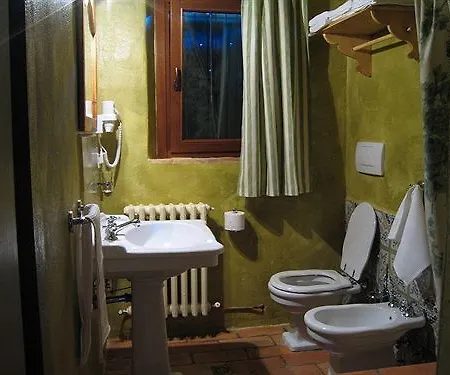 Agriturismo Fiore Di Campo Κατάλυμα σε φάρμα Φέρμο